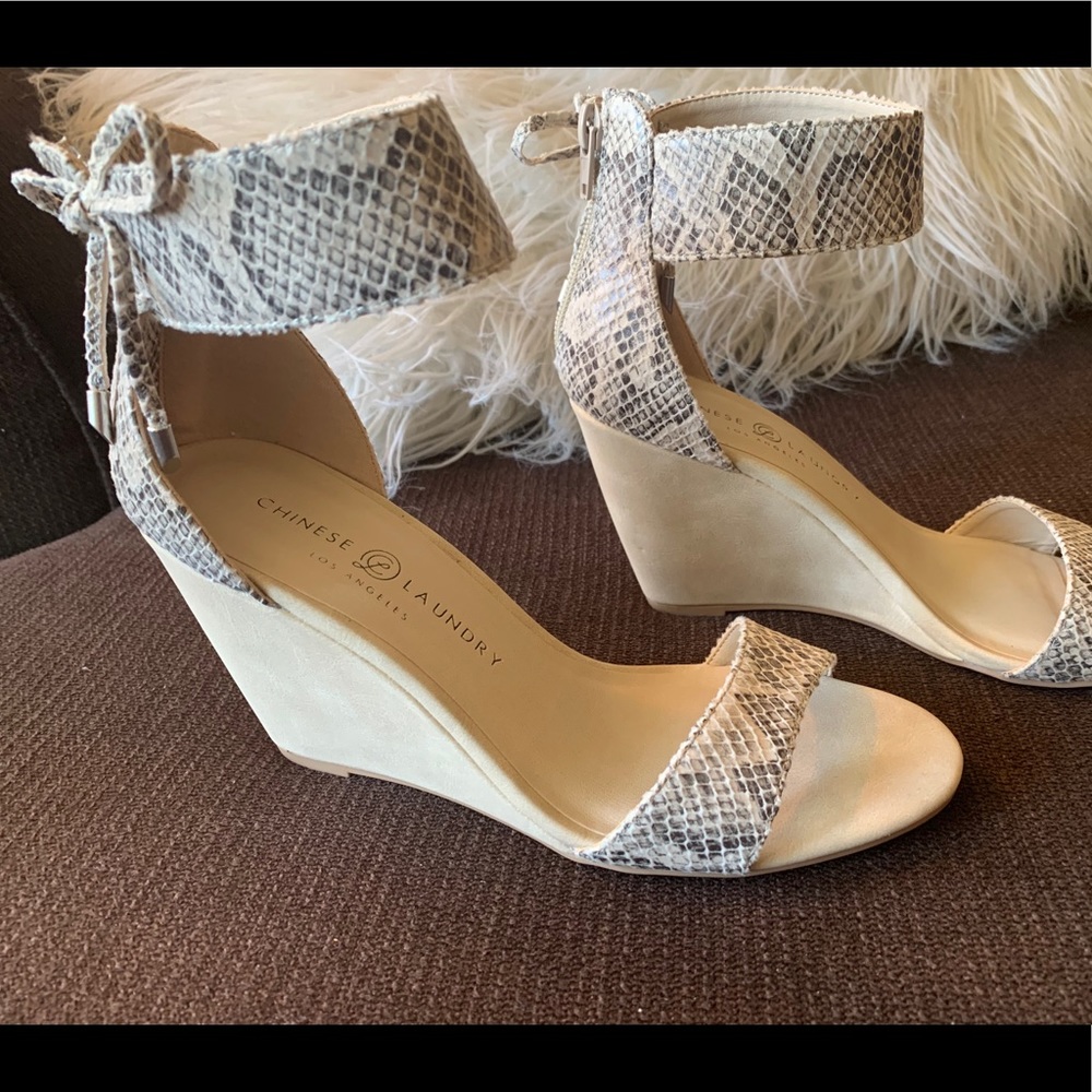 Chinese Laundry Z-Camomile wedge sandals size 7.5